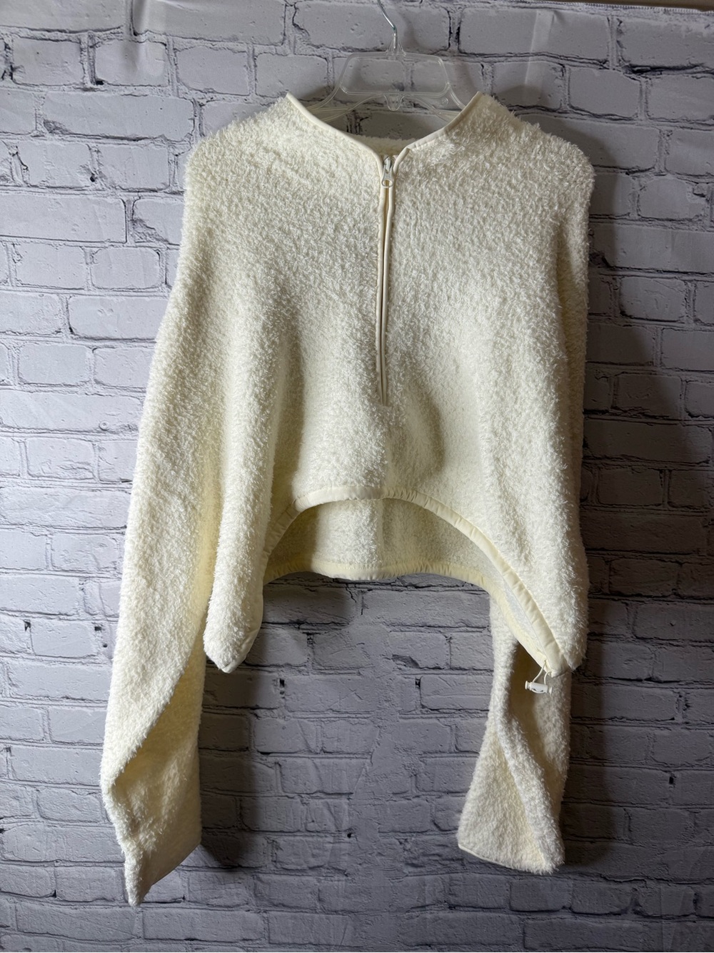 NWT skims fuzzy cream colored crop sweat shirt